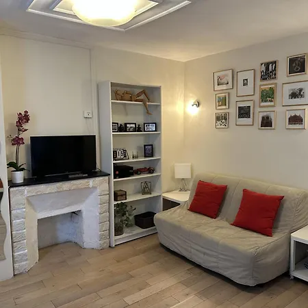 Heart Of Paris, Quiet And Cosy