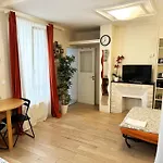 Heart Of Paris, Quiet And Cosy