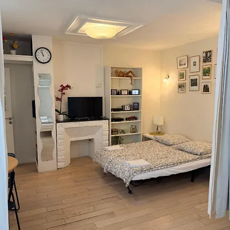 Heart Of Paris, Quiet And Cosy Parigi
